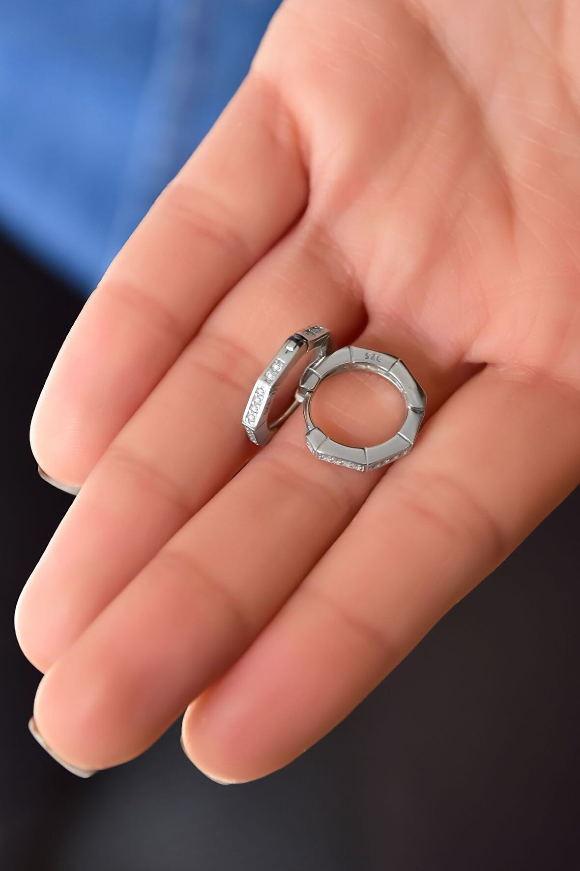 925 Ayar Gümüş Rodyum Kaplama Zirkon Taşlı Altıgen Halka Küpe