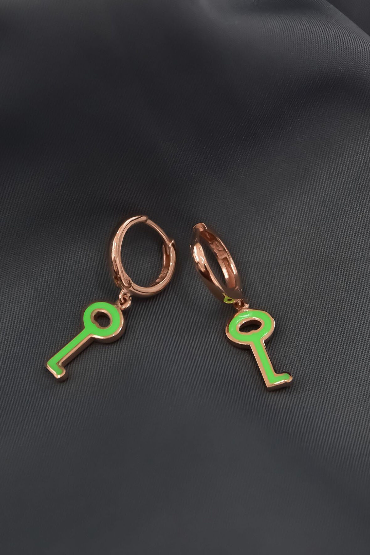 925 Ayar Gümüş Rose Kaplama Yeşil Mineli Anahtar Halka Küpe