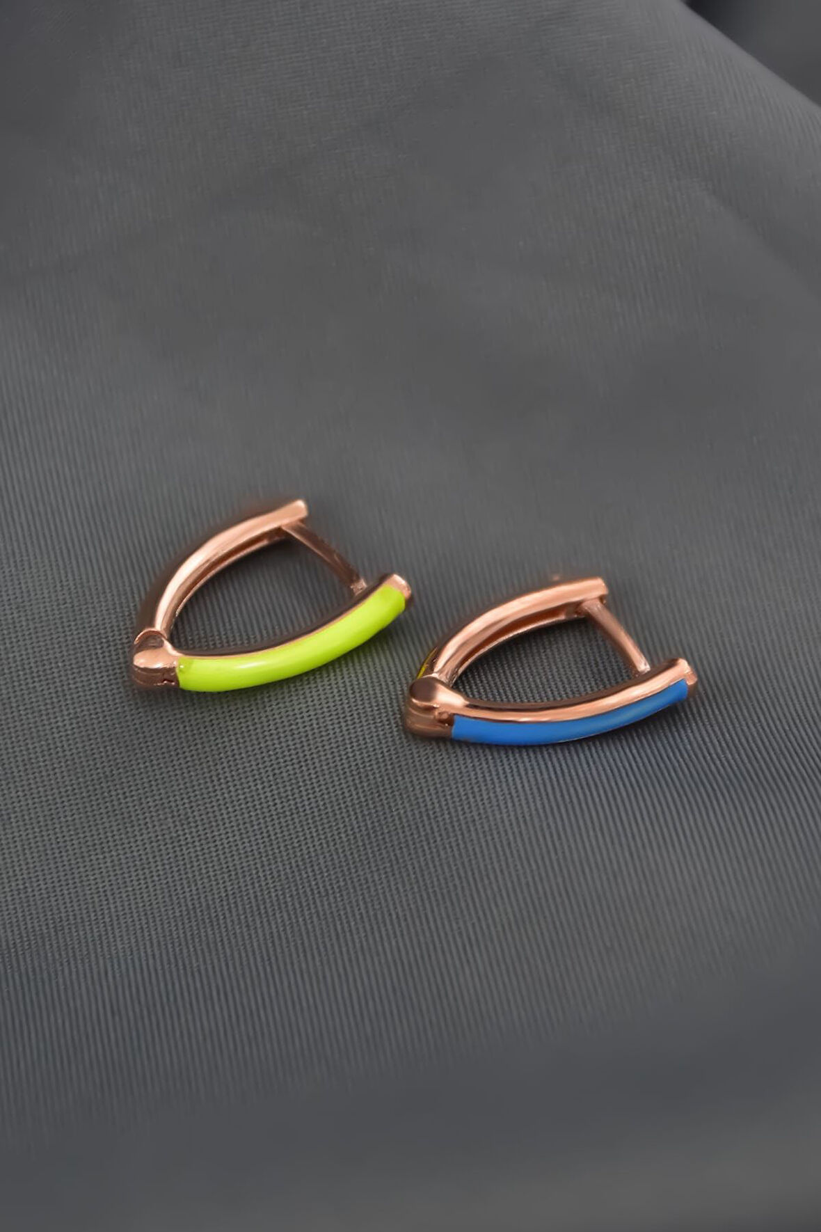 925 Ayar Gümüş Rose Kaplama Sarı Ve Mavi Mineli Küpe