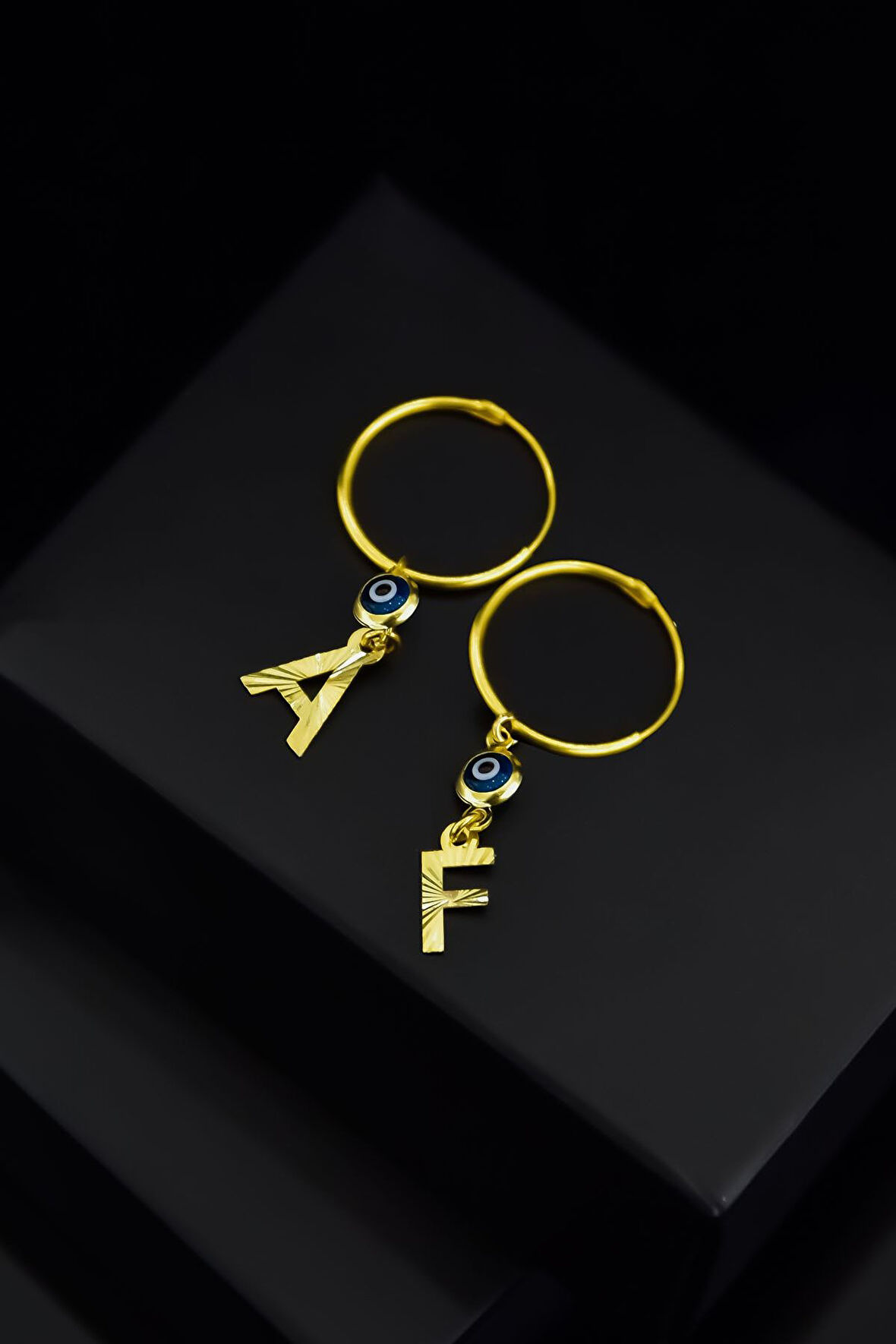 925 Ayar Gümüş Gold Kaplama Cam Göz Nazar Kalemli Harf Çivili Küpe