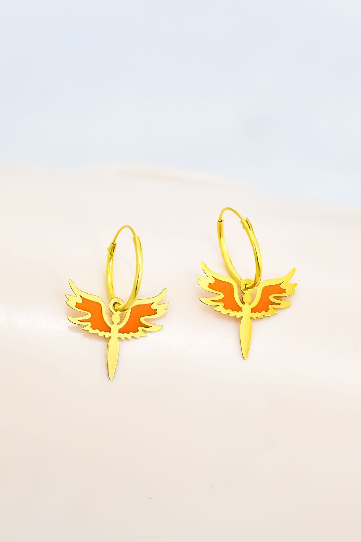 925 Ayar Gümüş Gold Kaplama Parlayan Rüya Serisi Tasarım Ebruli Turuncu Cam Boya Mikail Meleği Küpe