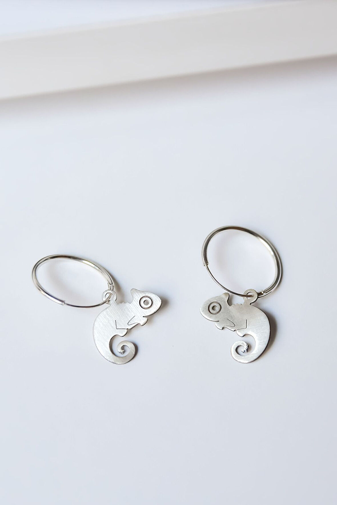 925 Ayar Gümüş Rodyum Kaplama Sevimli Bukalemun Küpe