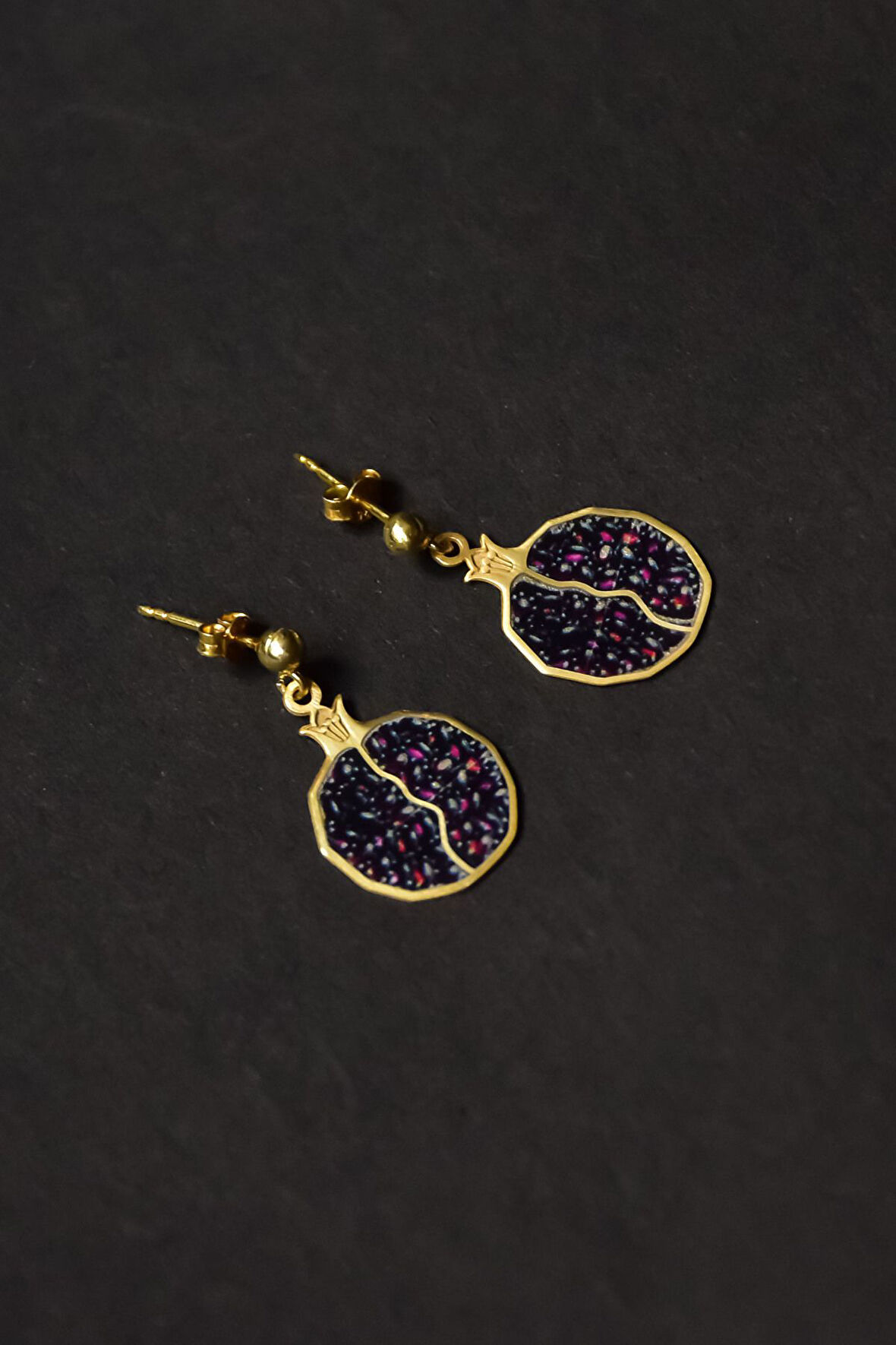 925 Ayar Gümüş Gold Kaplama Bereket Tılsımı Nar Tanesi Çivili Küpe