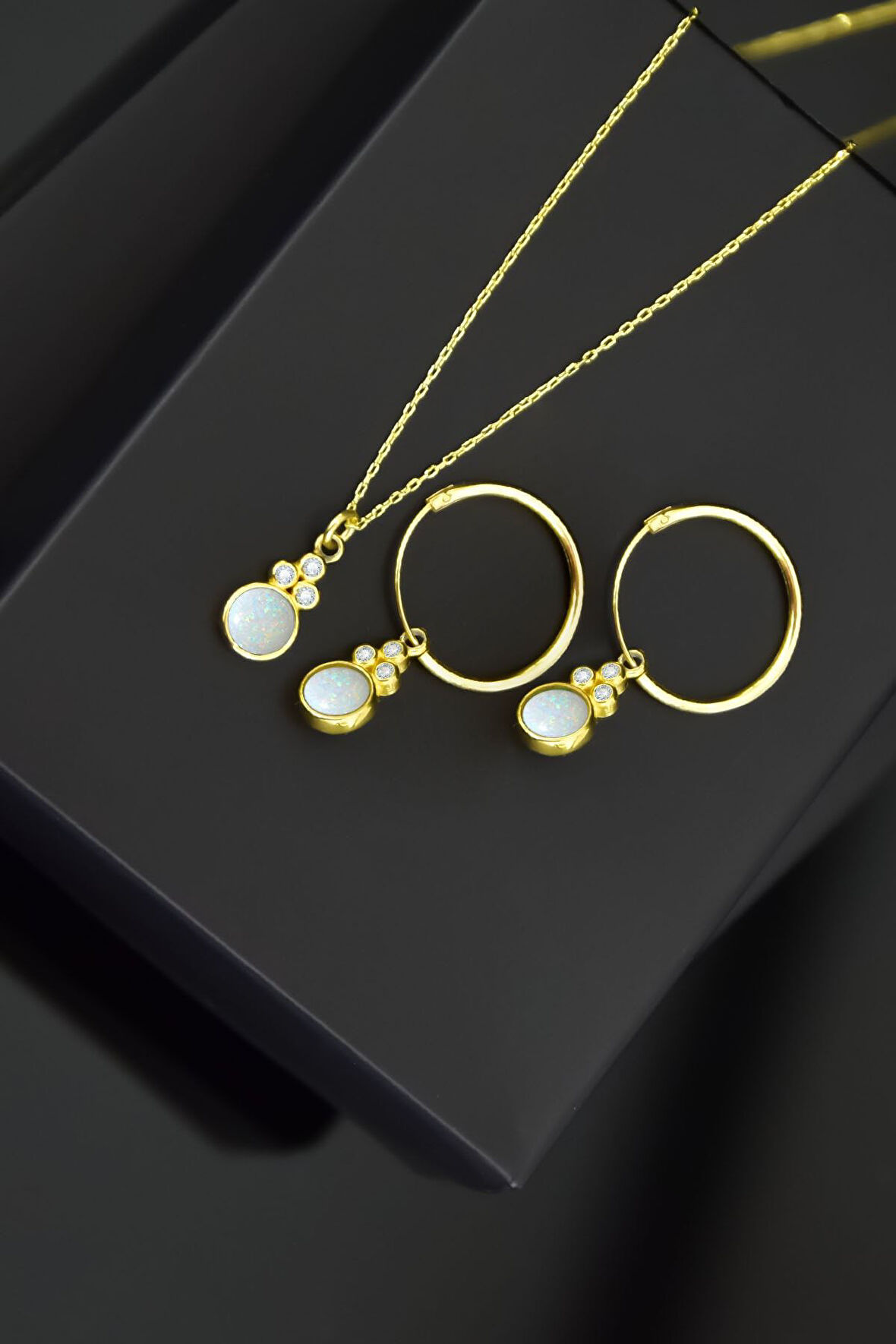 925 Ayar Gümüş Gold Kaplama Beyaz Opal Yuvarlak Kolye Ve Çift Halka Küpe