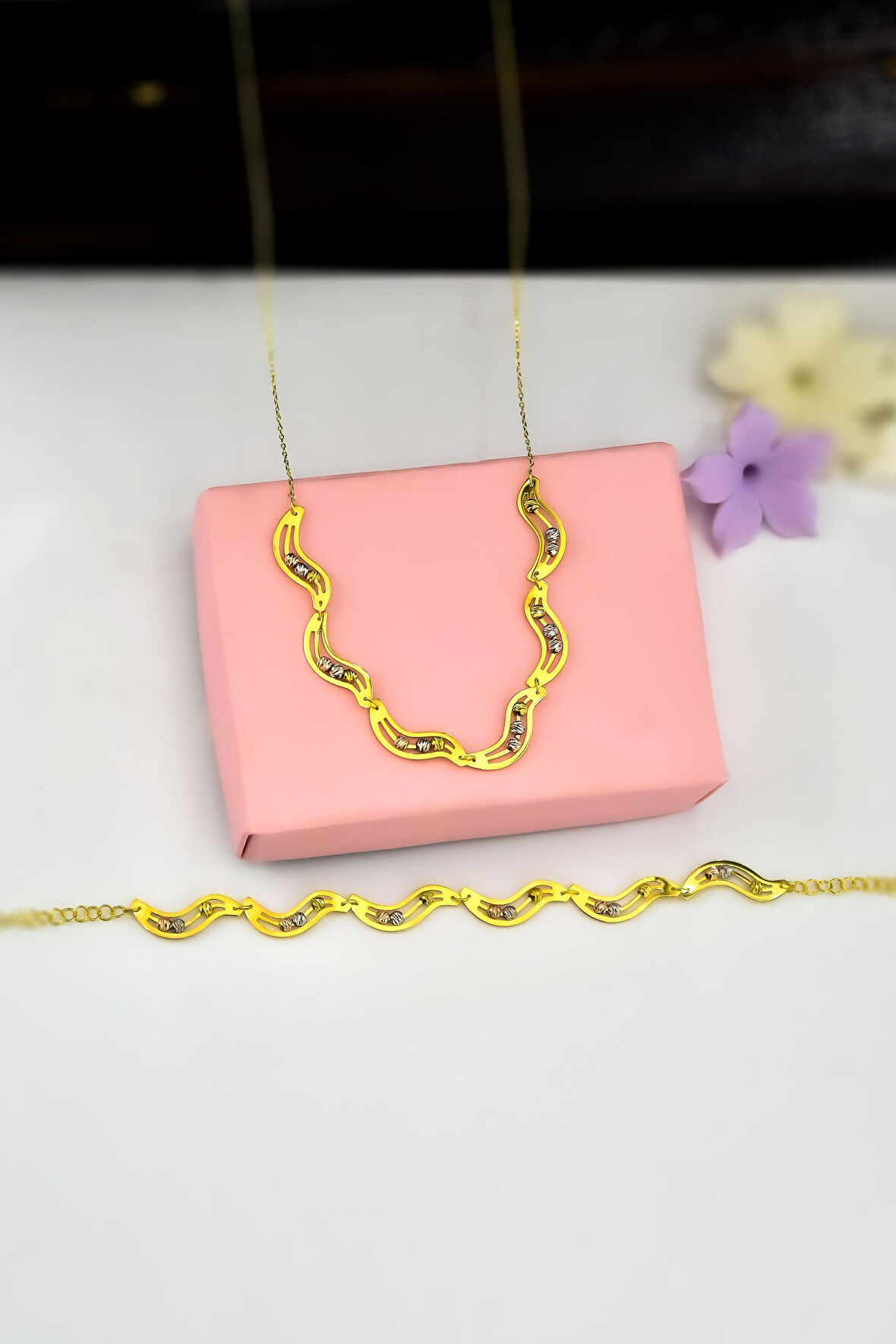 925 Ayar Gümüş Gold Kaplama Üç Renk Dorika Toplu Kıvrımlı Tasarım Kolye ve Bileklik Set