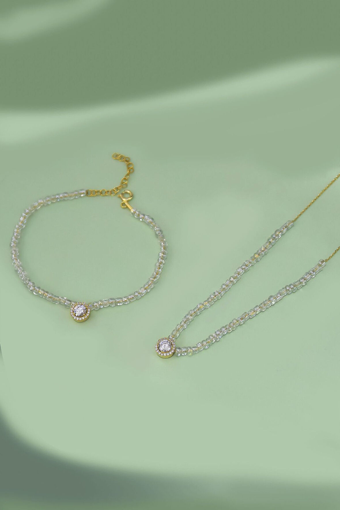 925 Ayar Gümüş Gold Kaplama Beyaz Boncuklu, Tek Taşlı Bileklik ve Kolye Set