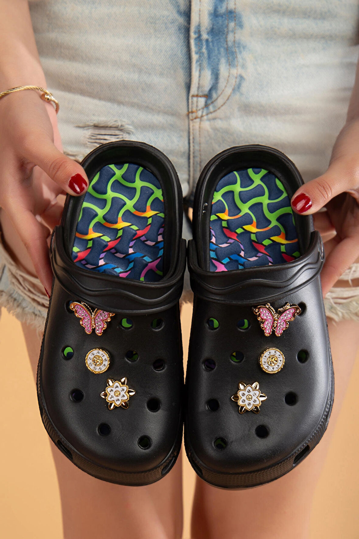 Masajlı Renkli Kaymaz Taban Aksesuarlı Yüksek Tabanlı Hastane Hemşire Plaj Deniz Cros Tipi Terlik