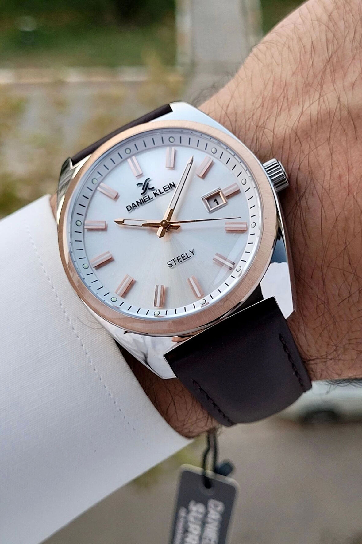 Daniel Klein DKISTE1255 Daniel Klein DKISTE1255 Kasası Gümüş Kordonu Acı Kahverengi Renk Takvimli Hediye Paketli Erkek Kol Saati