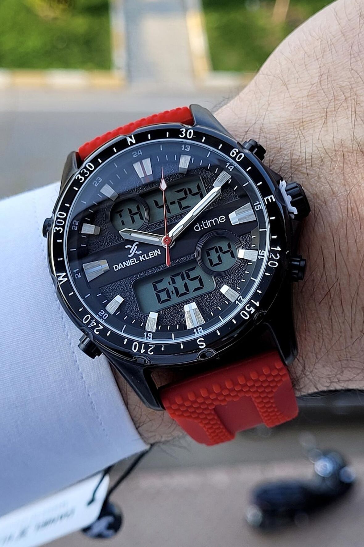 Daniel Klein DKISTE324 Kırmızı Renk Silikon Kordon Hem Analog Hemde Dijital Kol Saati