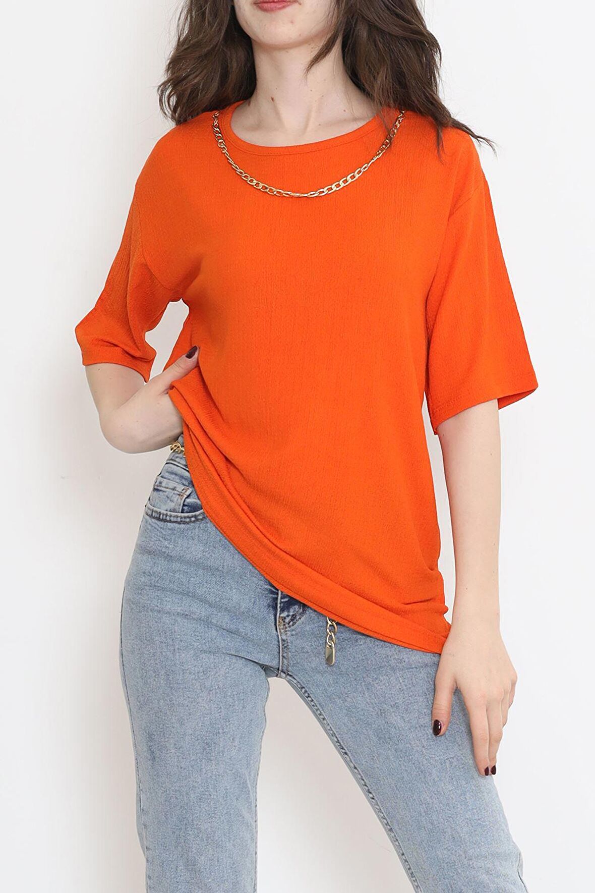 Yeni Sezon Oversize Konfor Modeli Bisiklet Yaka Kolyeli Zincir Aksesuar Detaylı Basic T-Shirt