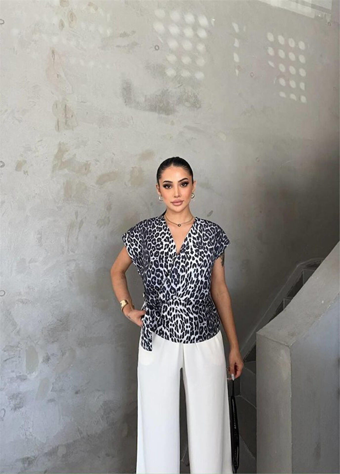 LEOPAR DESEN YANDAN BAĞLAMA DETAYLI BLUZ - Gri