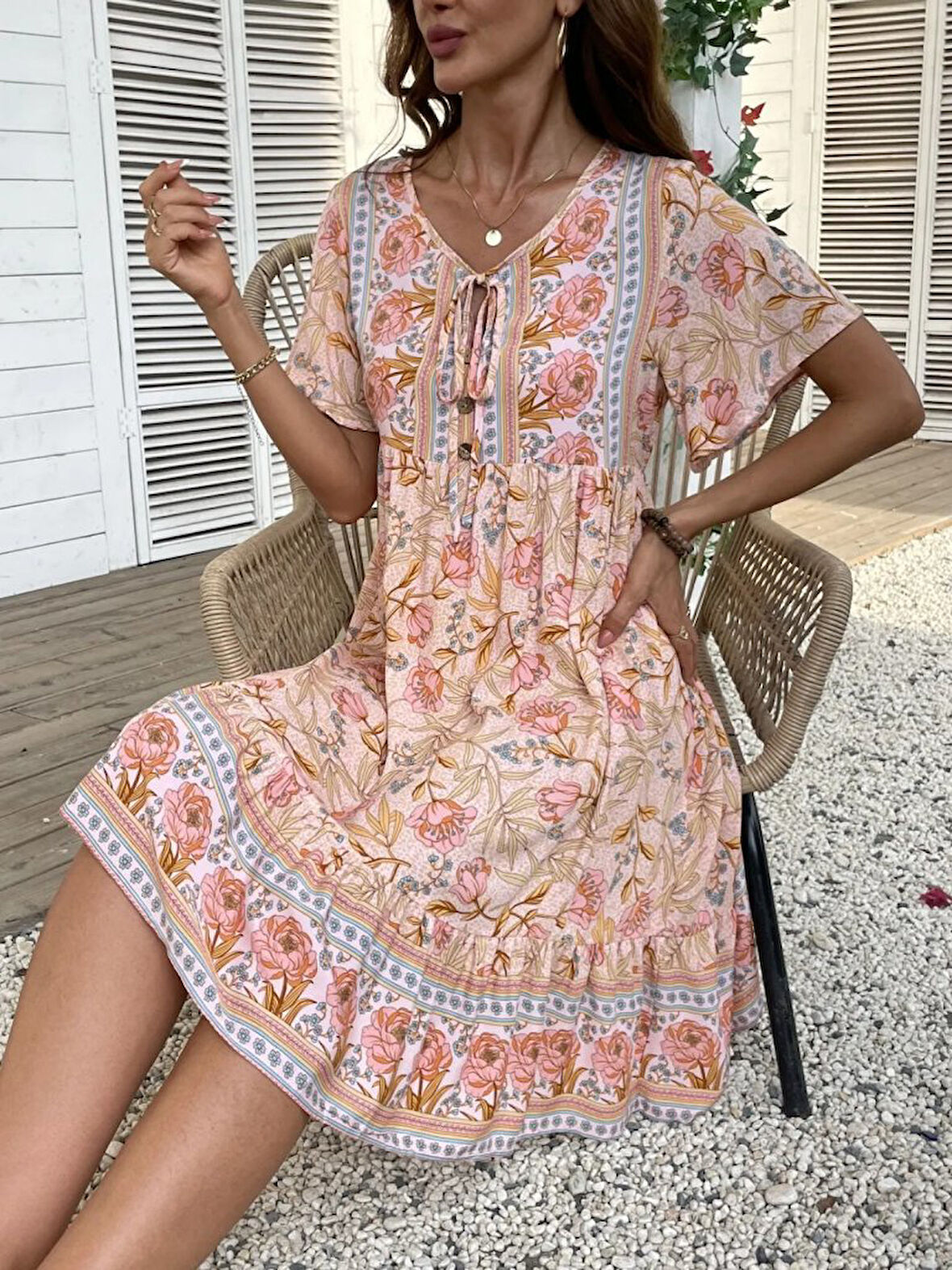 Kadın Kısa Kollu Yakası Bağcıklı önden Düğmeli Fırfır Desenli Süprem Elbise