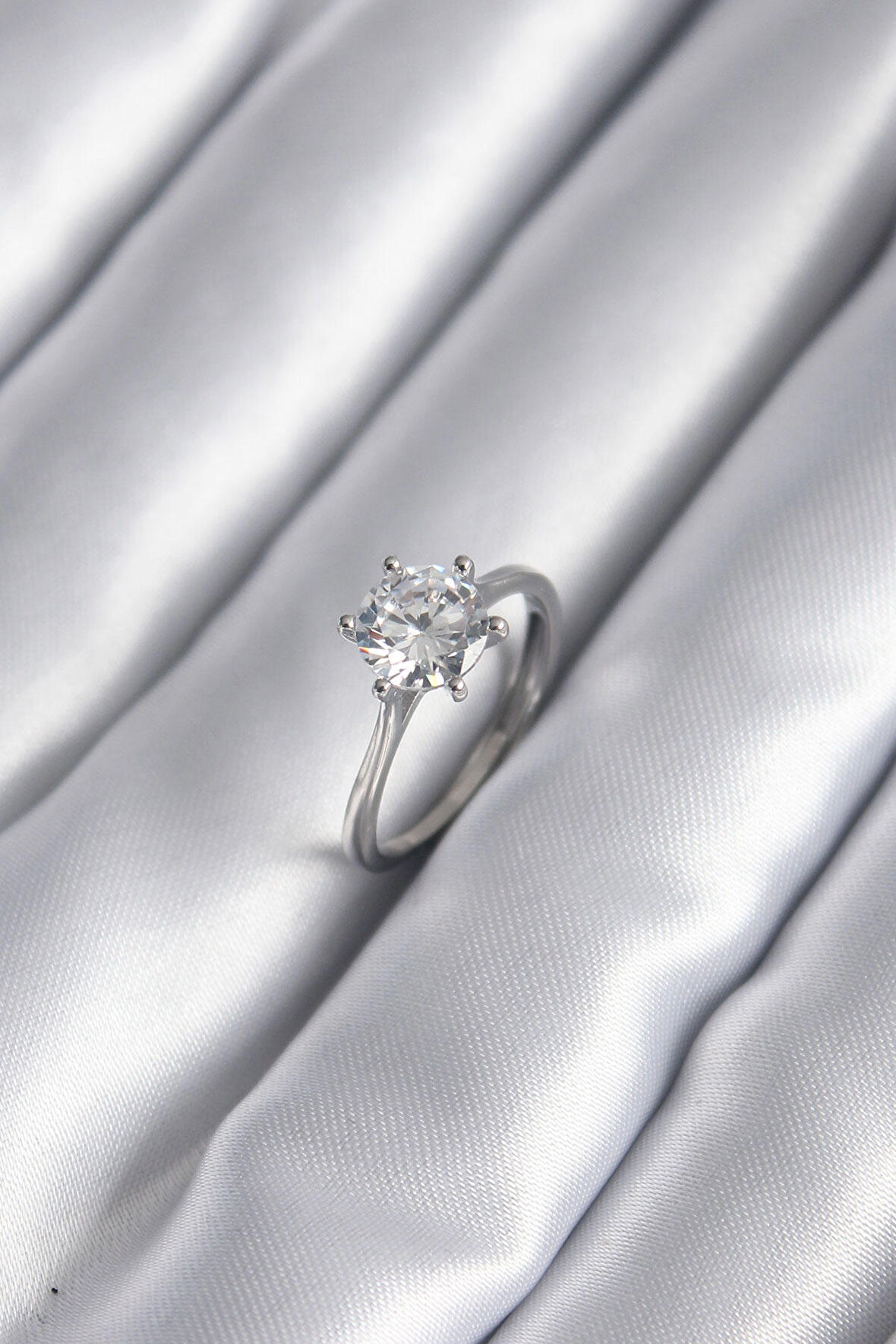 Pirinç Gümüş Renk Zirkon Taşlı Kadın Yüzük