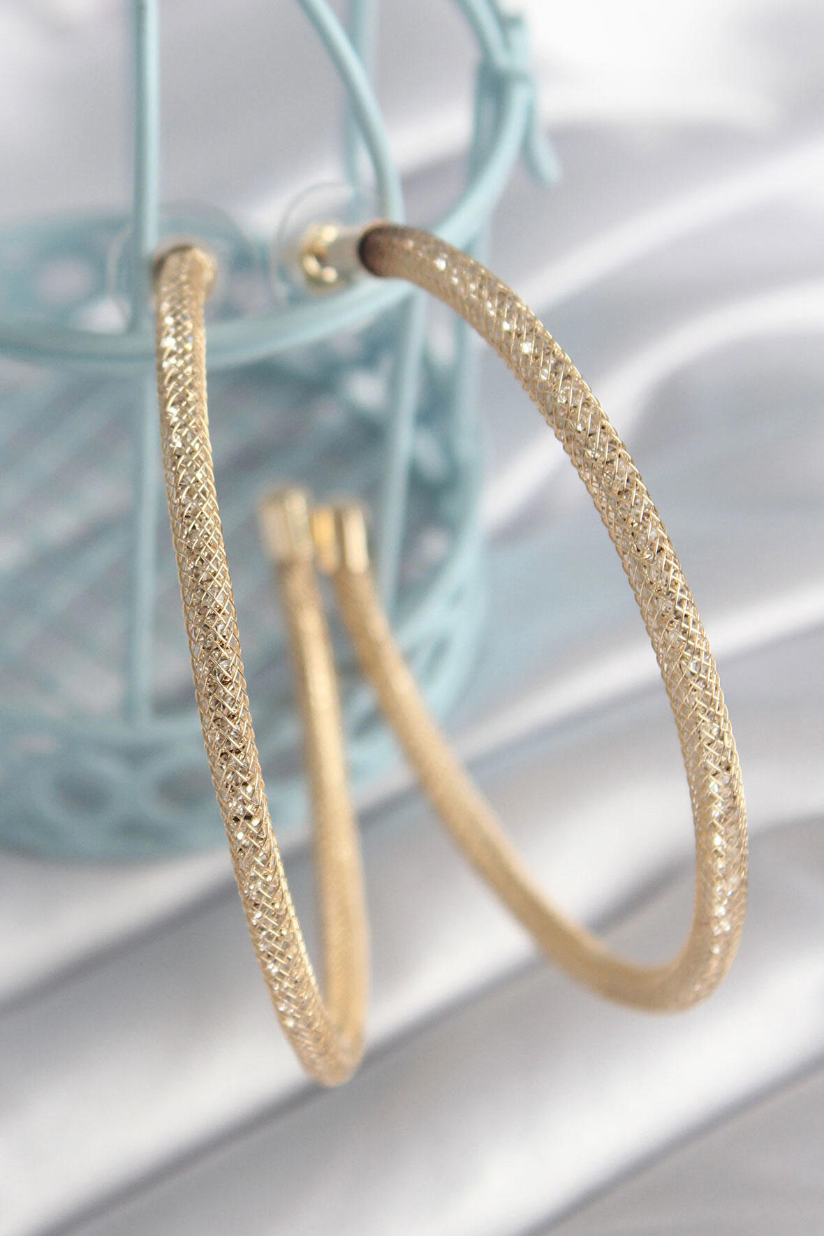 Pirinç Gold Renk Hasır Halka Model Zirkon Taş Detay Kadın Küpe