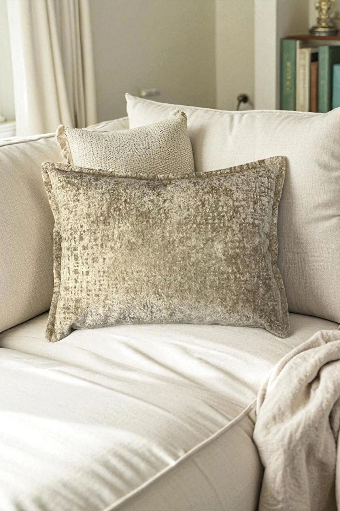 İthal Kadife Dekoratif Kırlent Kılıfı 35x50 cm – Yumuşak Dokulu Dikdörtgen Yastık ve Ev Aksesuarı