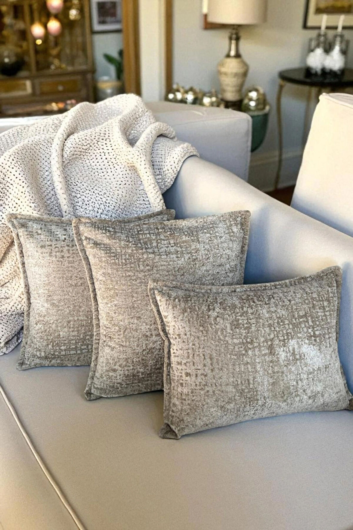 İthal Kadife Dekoratif 3'lü Kırlent Kılıfı Seti – Yumuşak Dokulu Dekoratif Yastık ve Ev Aksesuarı