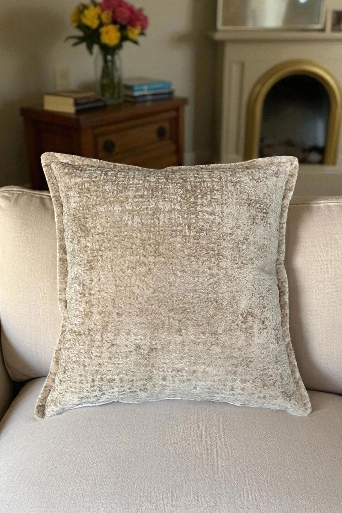 İthal Kadife Dekoratif Kırlent Kılıfı 45x45 cm – Yumuşak Dokulu Kare Yastık ve Ev Aksesuarı