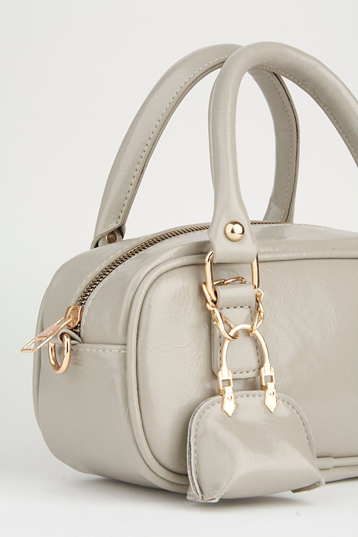 Kadın Lale Koyu Çağla Charm Detaylı Rugan Deri Fermuar Kapama El Kol Ve Omuz Çantası