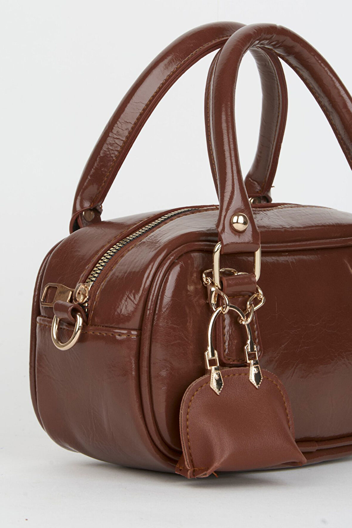 Kadın Lale Taba Çanta Charm Detaylı Rugan Deri Fermuar Kapama El Kol Ve Omuz Çantası