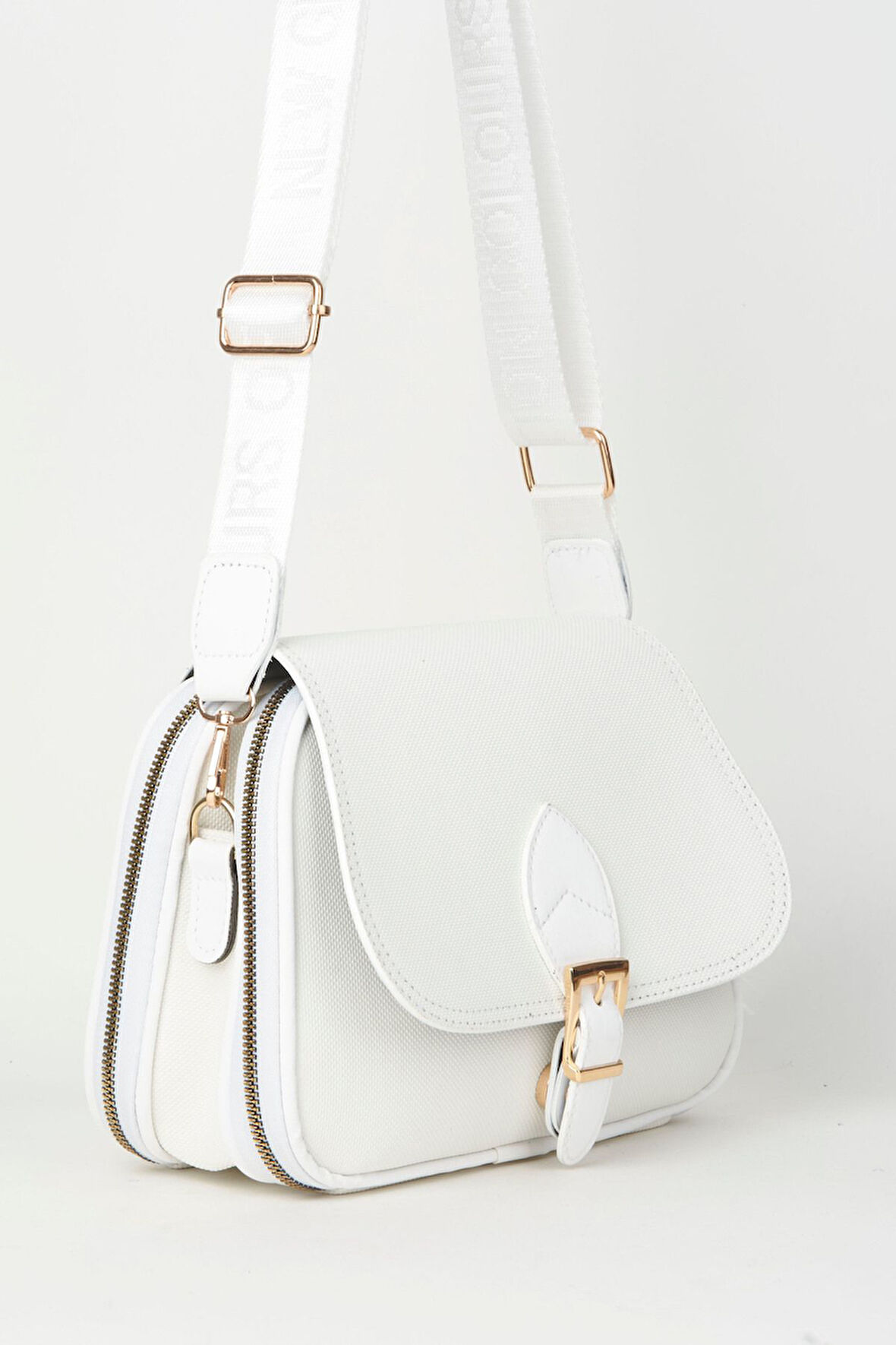 Kadın Yonca Beyaz 4 Cepli Kapaklı Kolon Askılı Fermuar ve Çıt Çıt Kapama El Kol Ve Omuz Çantası