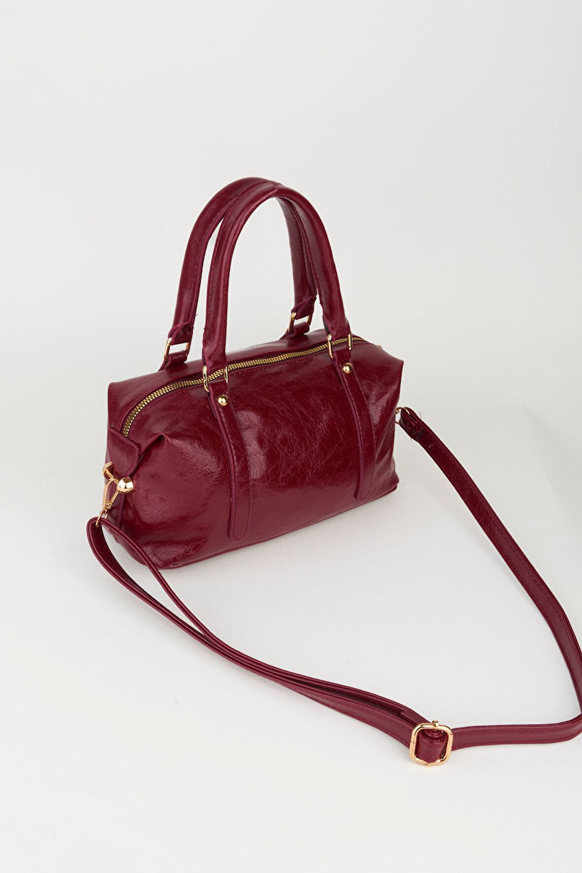 Kadın Ortanca Bordo Tasarım Kırık Parlak Deri Astarlı Fermuar Kapama El Kol Ve Omuz Çantası