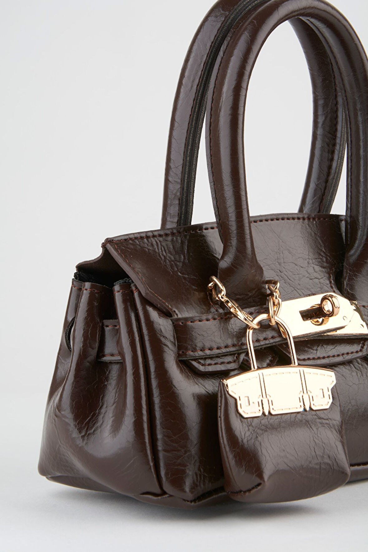 Kadın Kasa Acı Kahve Charm Hediyeli Tasarım Çevirme Kilit Kapama El Kol Ve Omuz Çantası