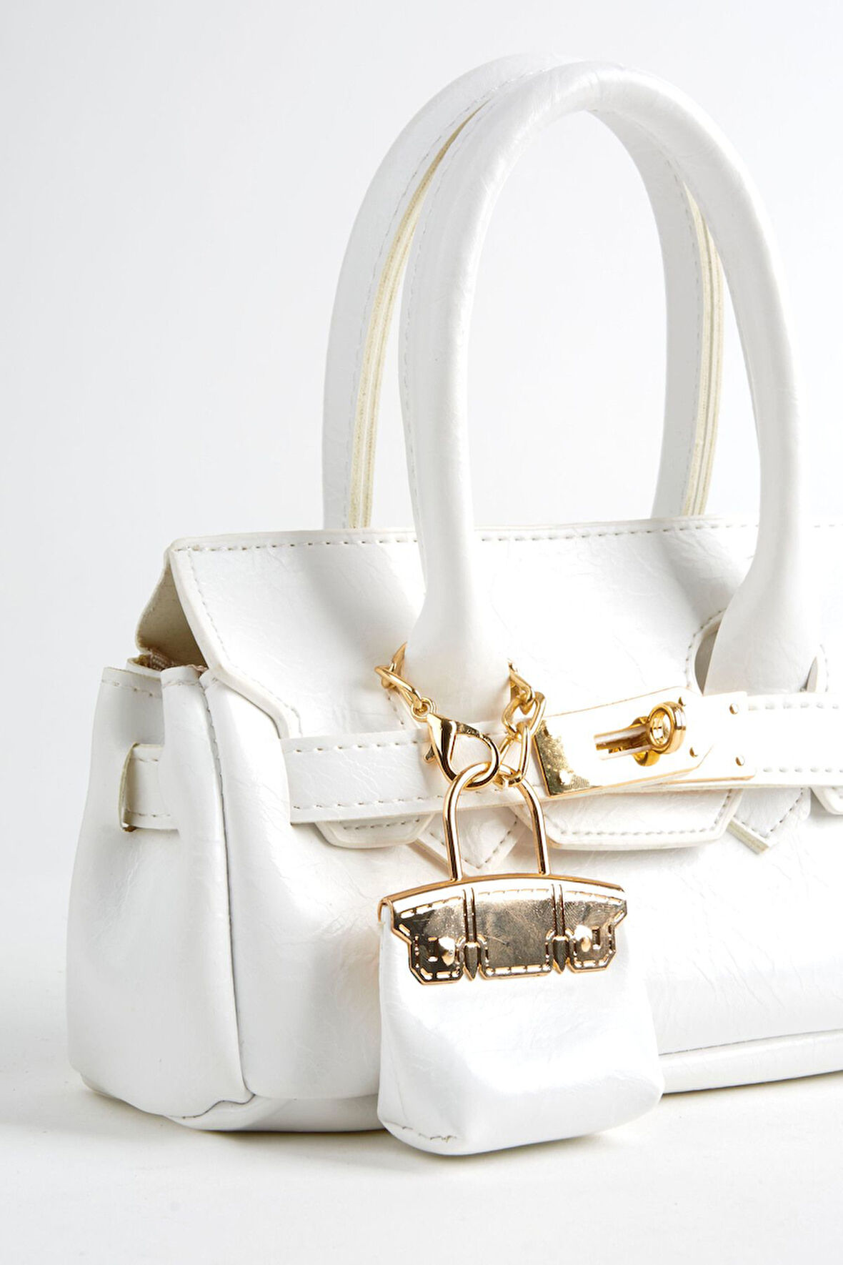 Kadın Kasa Beyaz Charm Hediyeli Tasarım Çevirme Kilit Kapama El Kol Ve Omuz Çantası