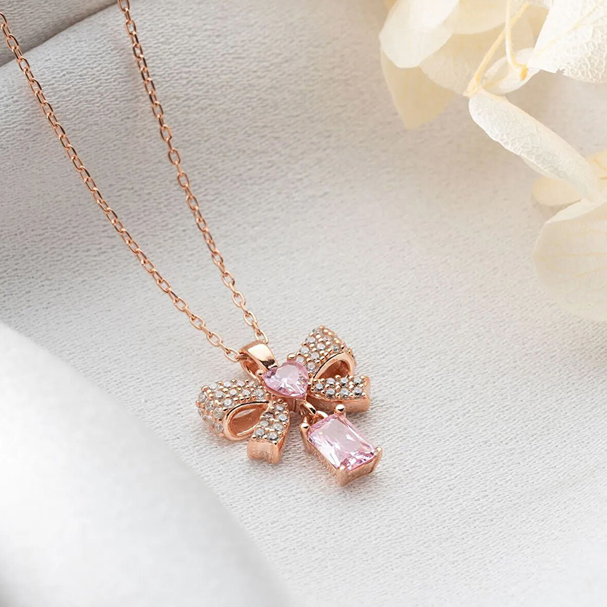 Vaoov 925 Ayar Gümüş Pembe Baget Taşlı Kalpli Kurdele Kolye