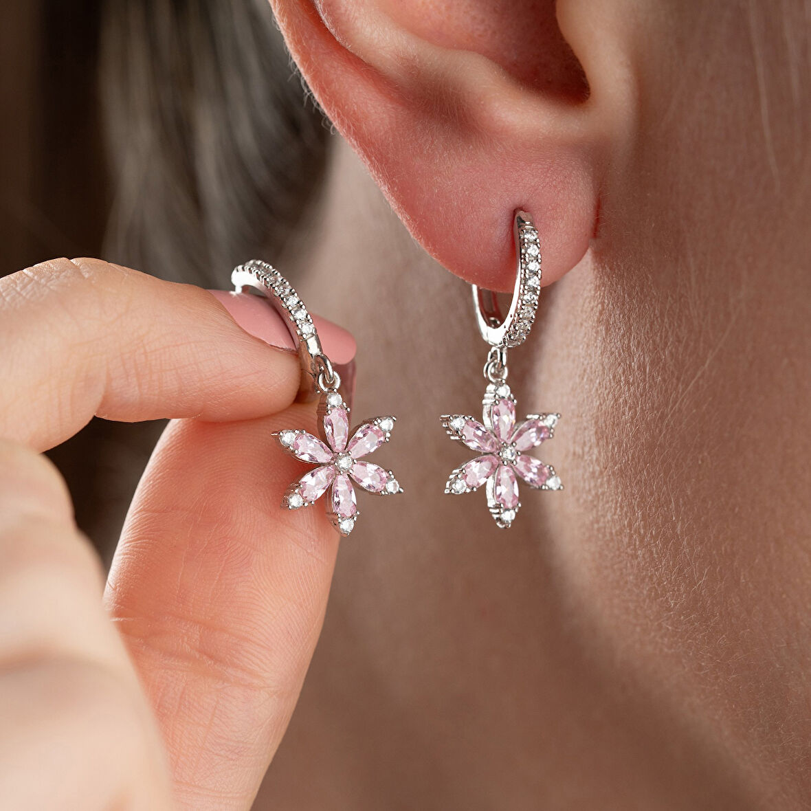 925 Ayar Gümüş Pembe Taşlı Çiçek Küpe