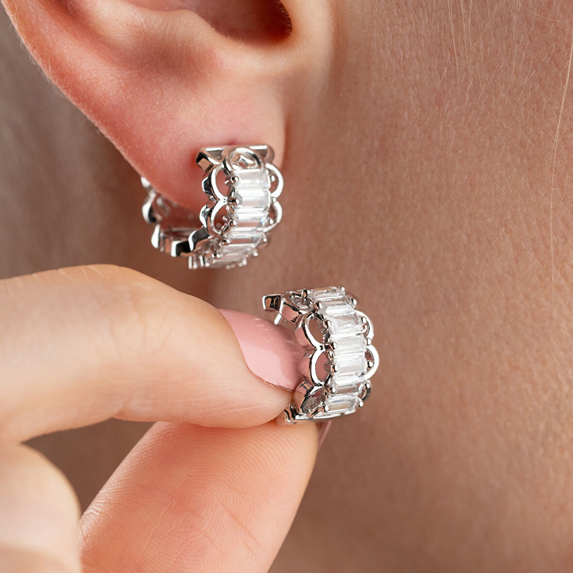 925 Ayar Gümüş Baget Taşlı Minimal Halka Küpe