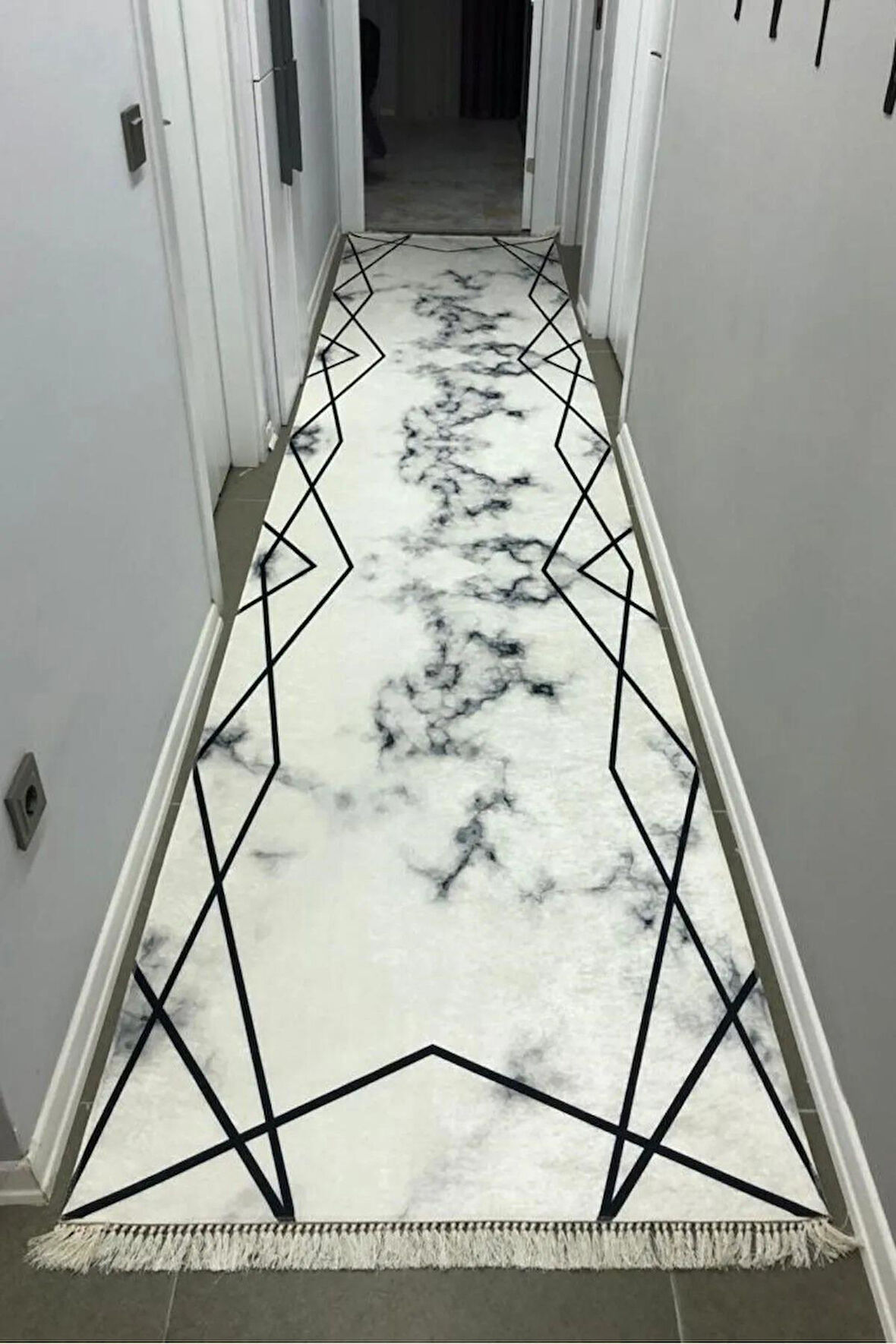 Monnhein Yolluk Halı – Kaymaz Tabanlı, Yıkanabilir, Yumuşak Dokulu, Şık ve Dayanıklı Tasarım (platin siyah yolluk)