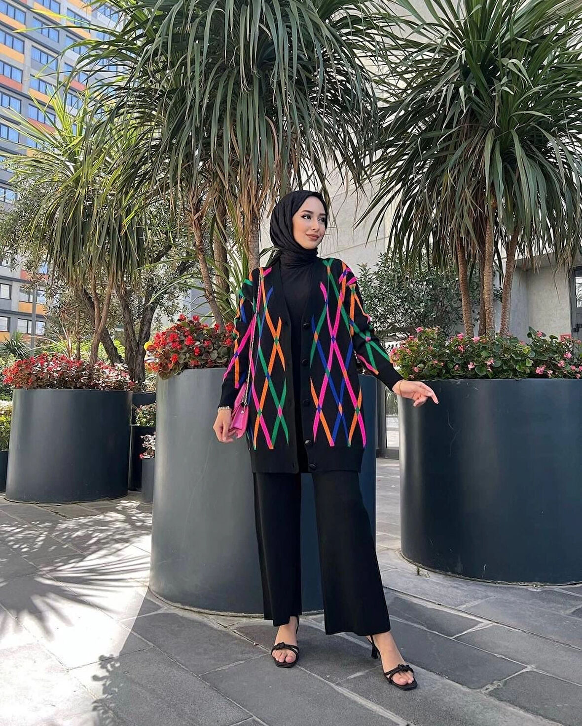 Hırkalı ikili takım çok renkli triko siyah