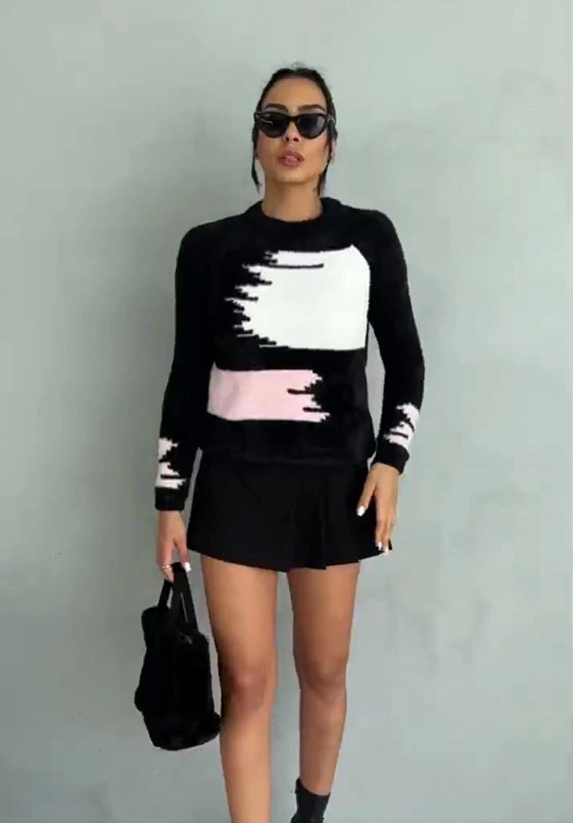 Bıyıklı triko kazak siyah