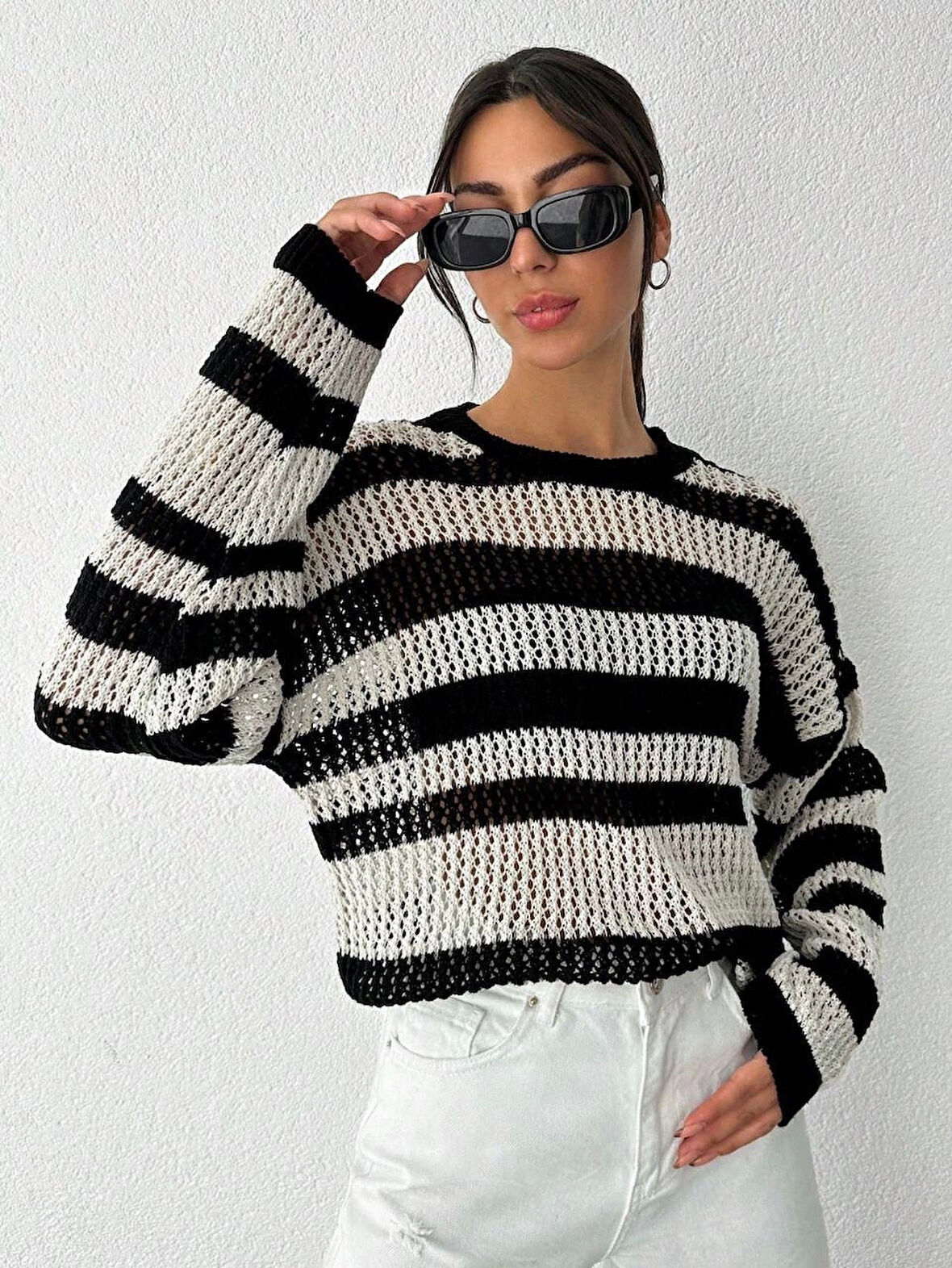 Çizgili bisiklet yaka triko kazak beyazsiyah