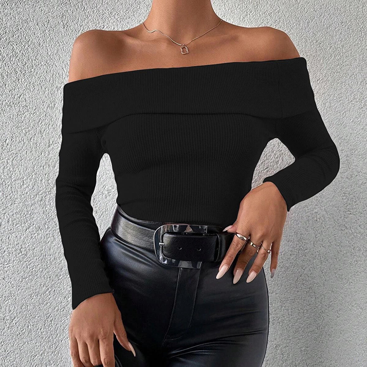 Uzun kol madonna yaka bluz siyah