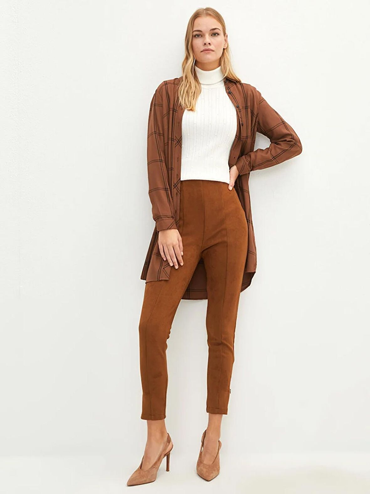 Slim Fit Paçaları Fermuar Detaylı Süet Kadın Pantolon