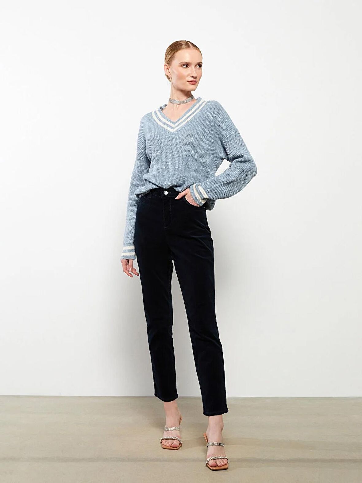 Normal Bel Dar Fit Düz Kadife Kadın Pantolon