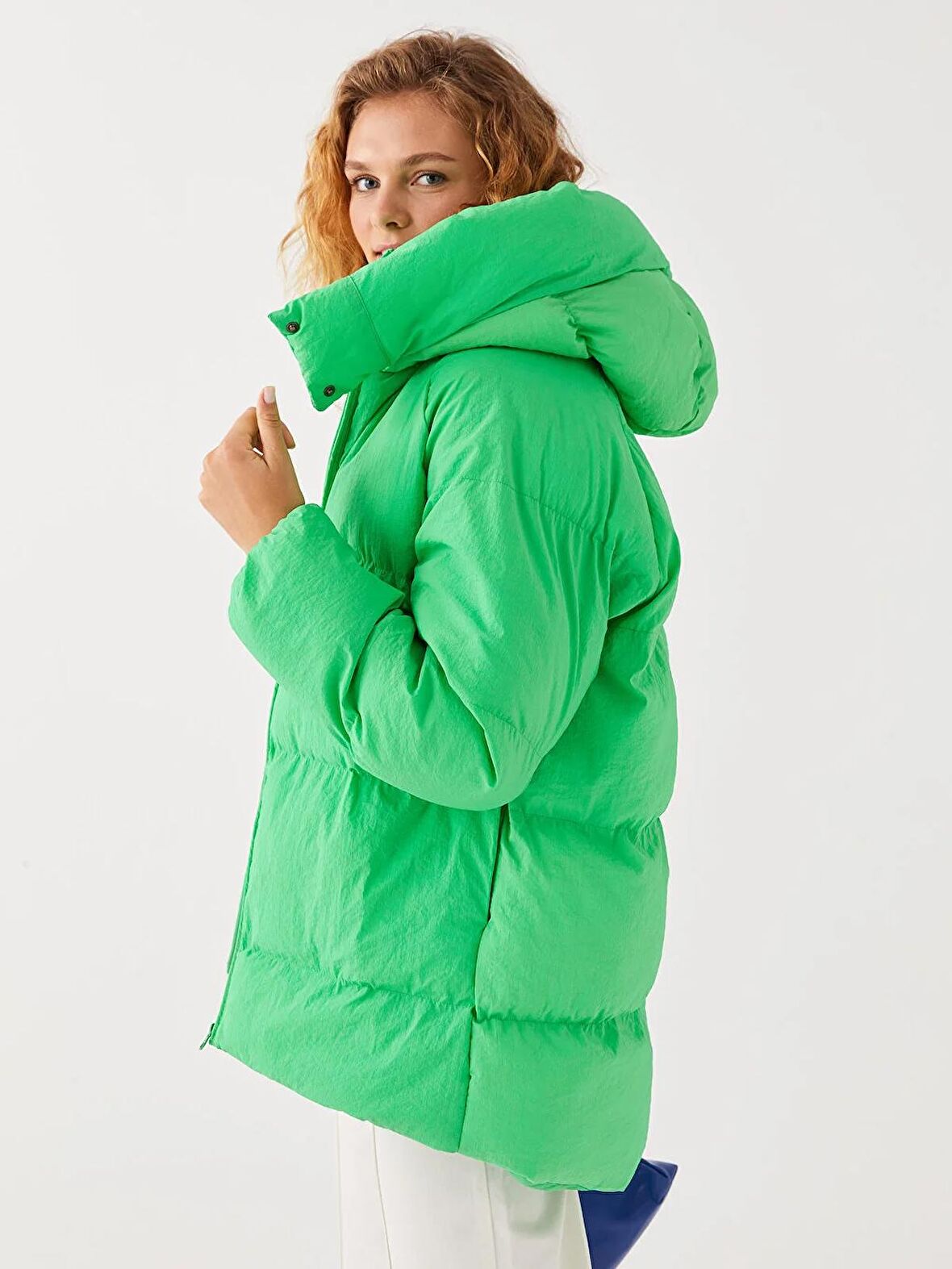 Kapüşonlu Düz Uzun Kollu Oversize Kadın Şişme Mont