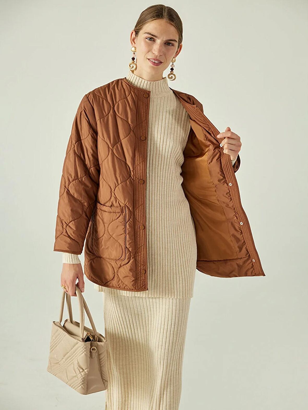 Bisiklet Yaka Kendinden Desenli Kadın Şişme Mont