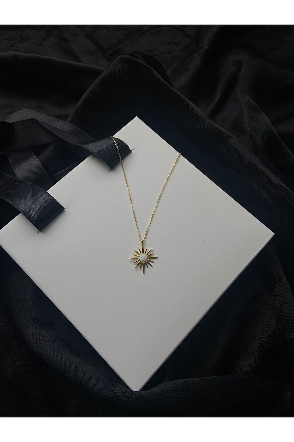14k Altın Kaplama Beyaz Opal Taşlı Kutup Yıldızı Gümüş Kolye