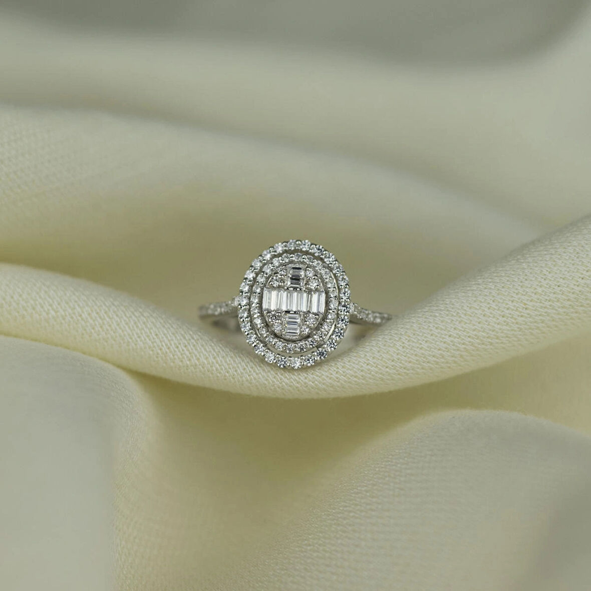 Yuvarlak Çerçeveli 925 Ayar Gümüş Baget Yüzük