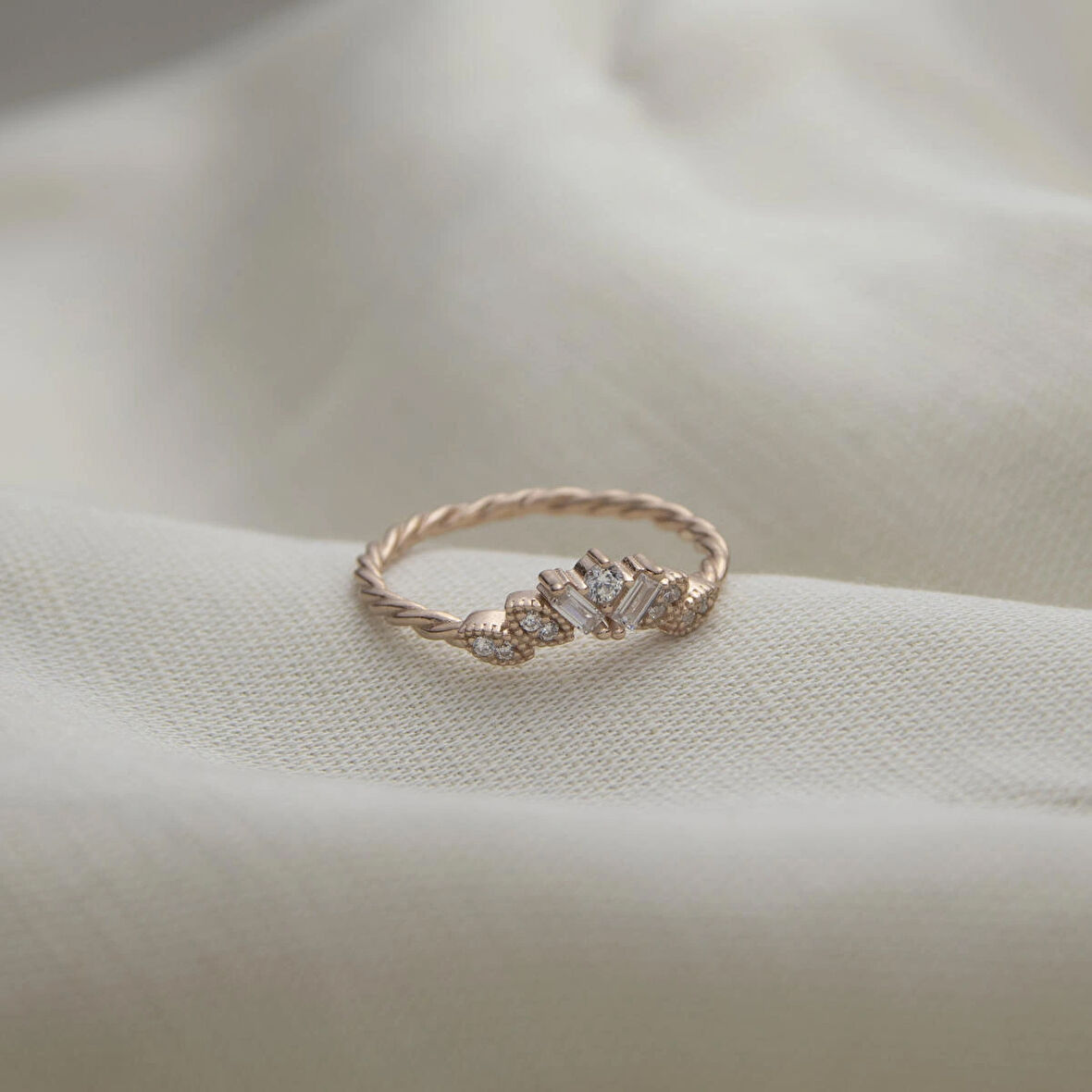 Kraliçe Tacı 925 Ayar Minimal Rose Gümüş Yüzük