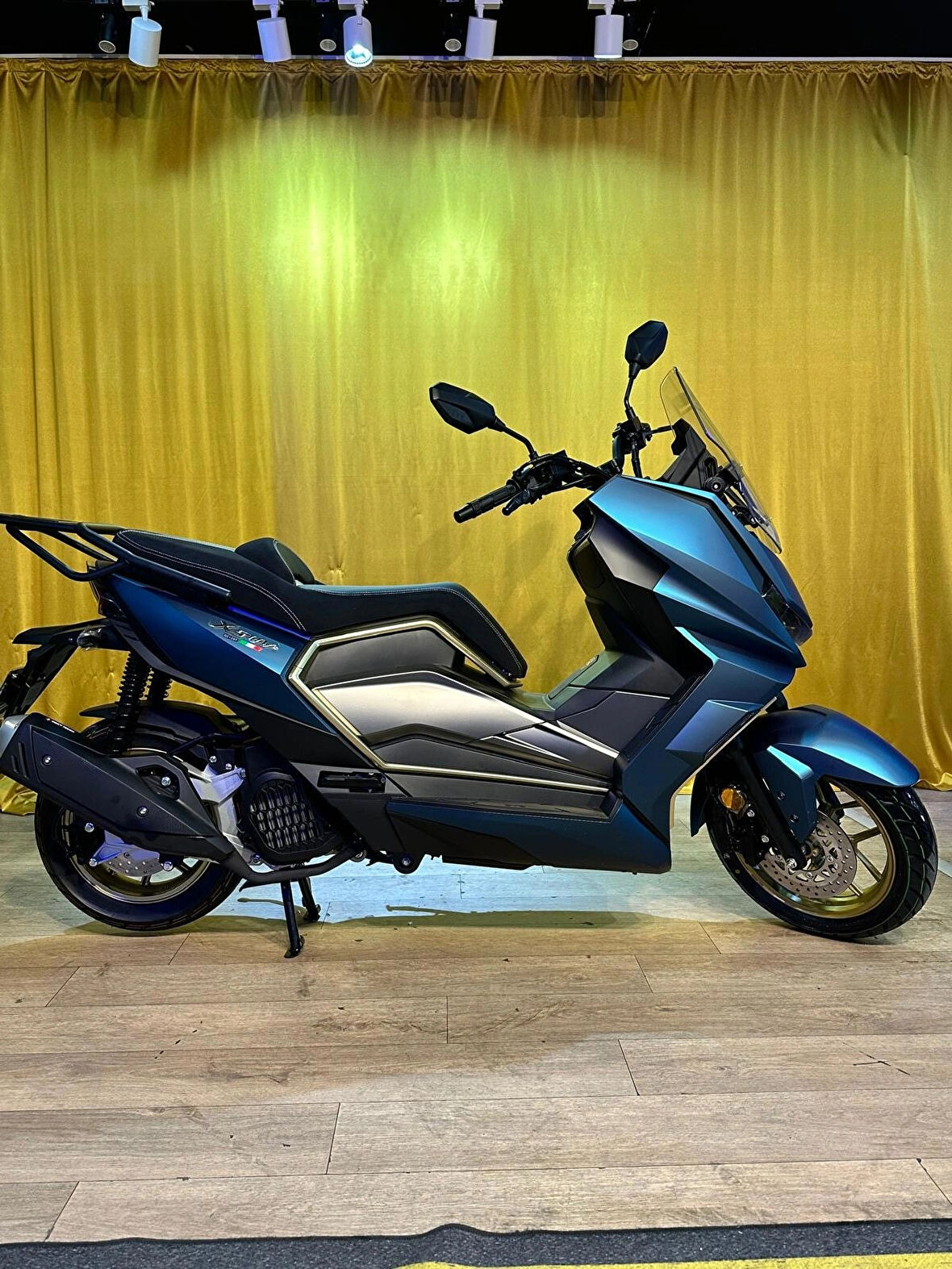 REGAL RAPTOR X-SUV 125 MAX SCOOTER