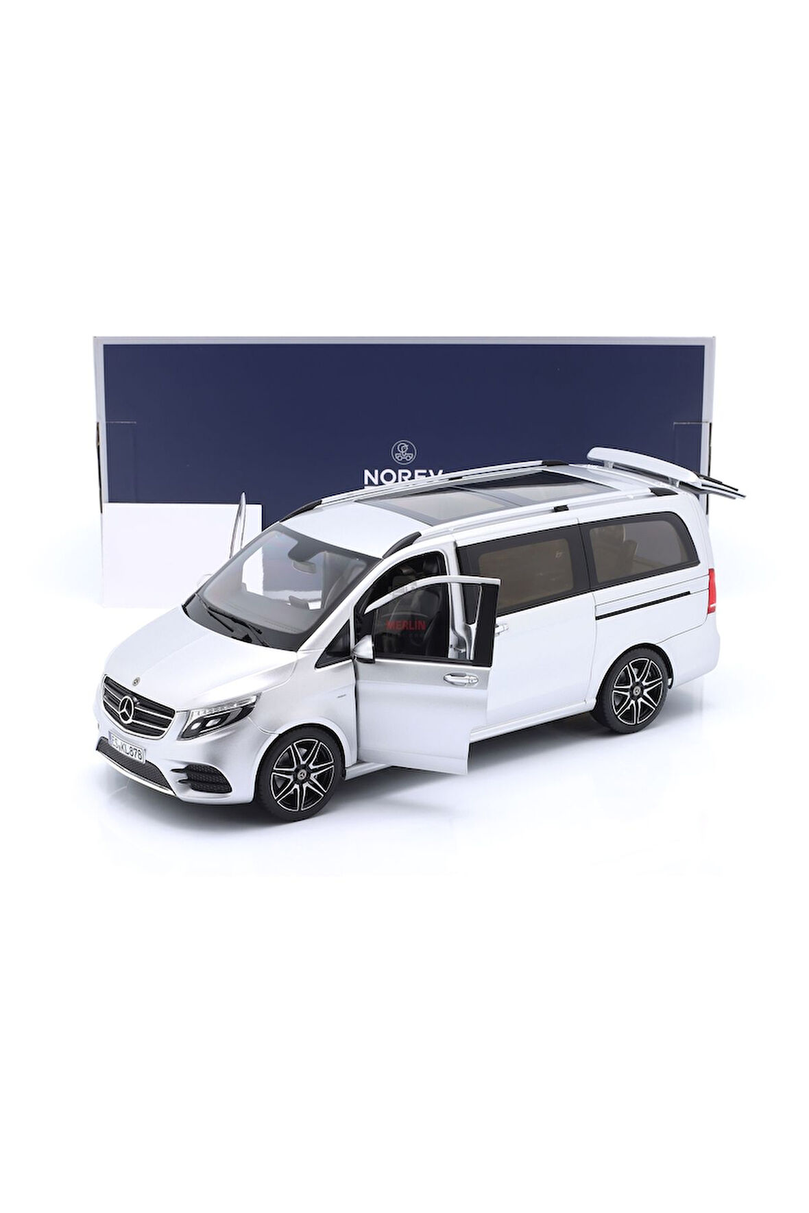 Mercedes-Benz V class AMG-Line minibus 1/18 Beyaz