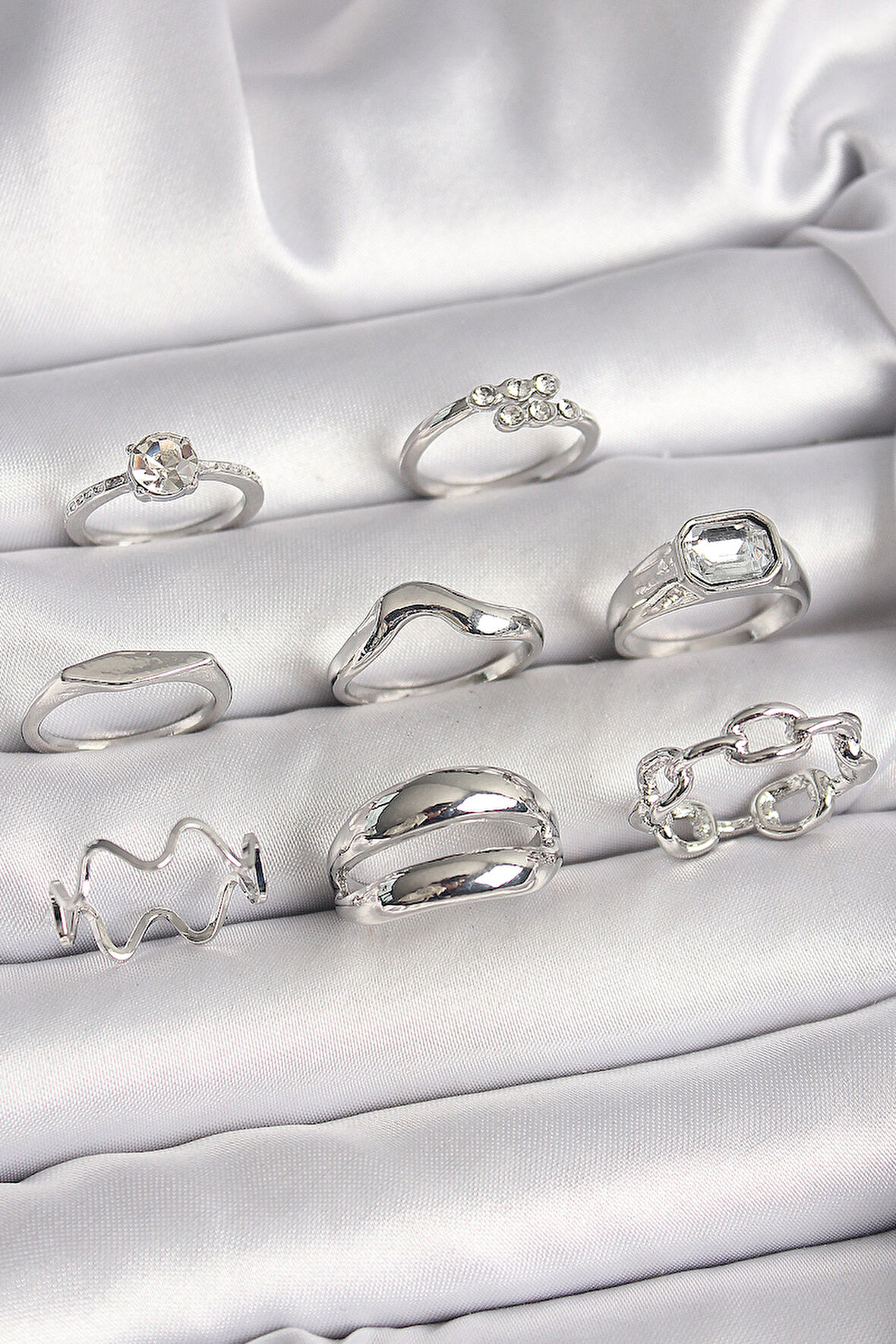 Pirinç Gümüş Renk Zirkon Taşlı Zincir Model Detay Kadın Yüzük Kombini