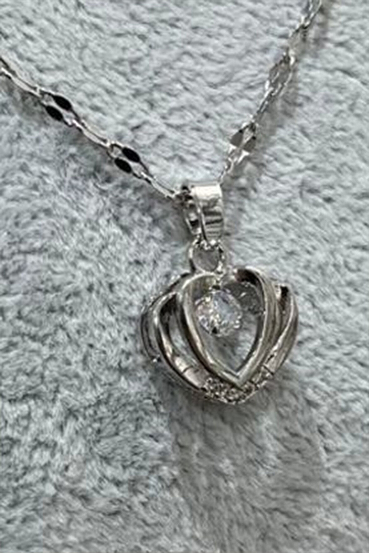Gümüş Renk Singapur Zincirde Kalp Tektaş Detaylı Vip Solmaz Kararmaz Çelik Kolye - 3046