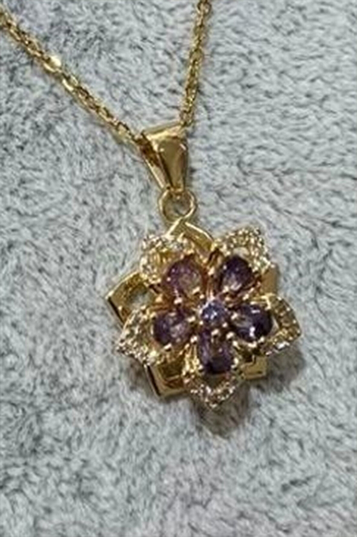 Altın Renk Sf Zincir Mor Taşlı Ucu Dönen Vip Solmaz Kararmaz Çelik Kolye - 3047