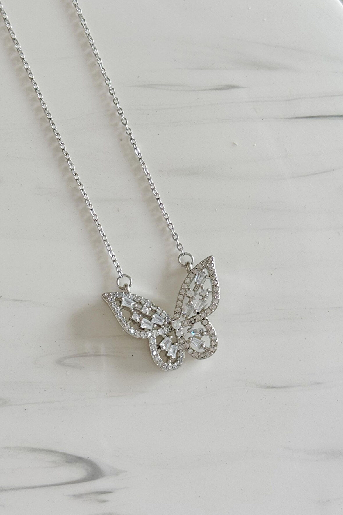 Gümüş Renk Kelebek Kararma Yapmaz Çelik Kolye- 3183