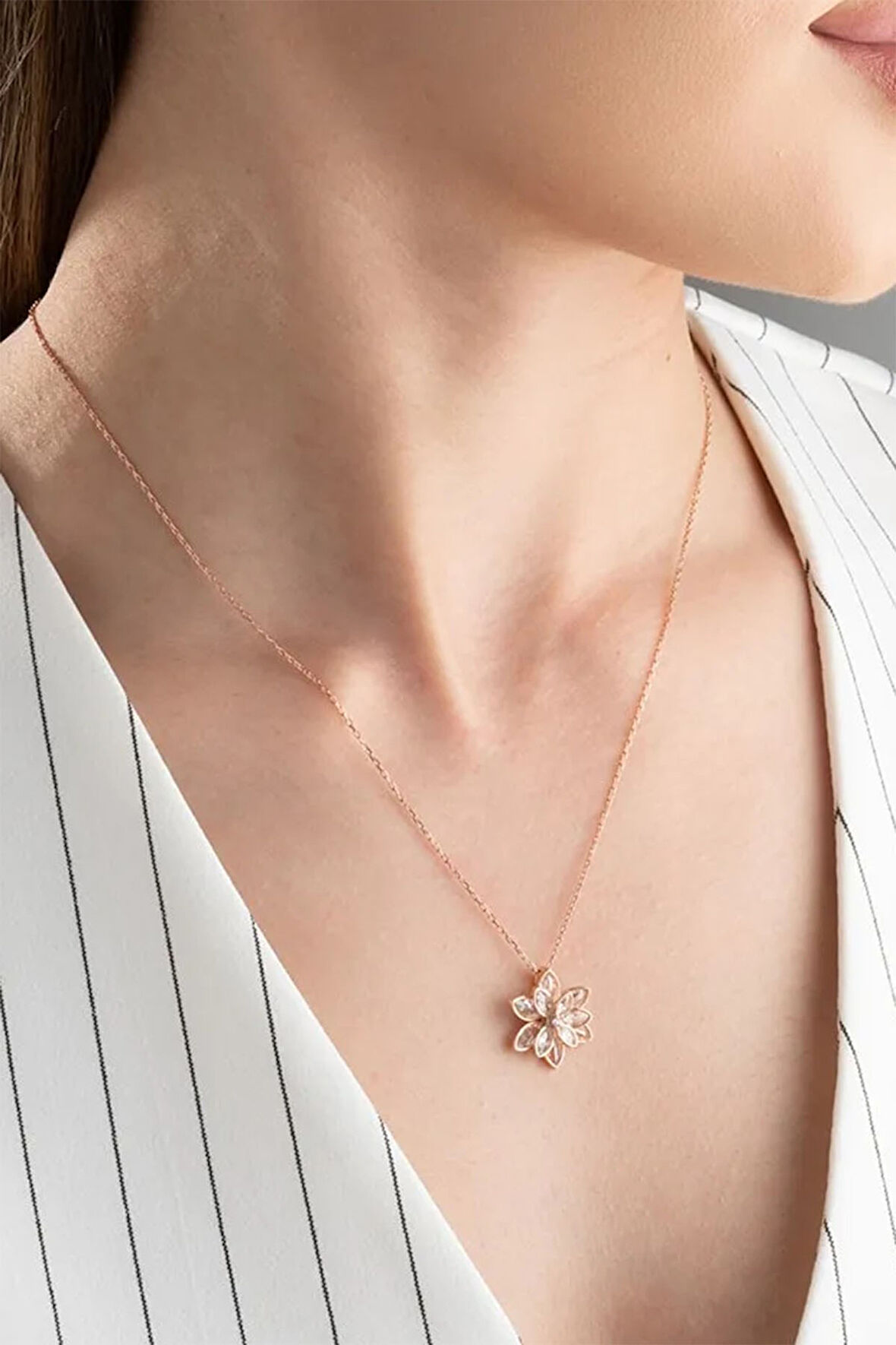 Altın Renk Beyaz Lotus Çiçeği Kolye Paslanmaz Çelik Kolye - 3399