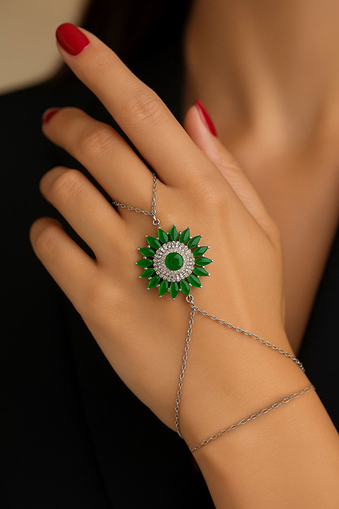 Gümüş Renk Güneş Yeşil Taş Çelik Şahmeran - 3521